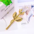 Detailaufnahme einer Kristallrose mit facettierten Blüten und vergoldetem Metallstiel. - Goldstiel Weiße Blume (Ohne Verpackung)