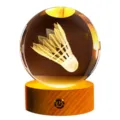 Veilleuse boule de cristal avec volant de badminton gravé au laser et base bois - Boule de Cristal Volant Unique 6cm