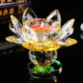 Portavelas de loto de cristal con pétalos dorados y base tallada para hogar - Amarillo claro