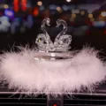 Luxury crystal swan pair car ornament with white feather trim and sparkling diamond base - Swan with Pure Feather Pad / White