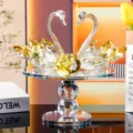 Όμορφο ζευγάρι κίτρινων κρυστάλλινων ειδωλίων κύκνου σε γυάλινη βάση για διακόσμηση δώρου - Κίτρινο