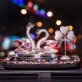 Luxuriöses Schwanenauto-Ornament aus rosa und klarem Kristall auf Diamantmatte - Diamond Anti-Slip Mat With Silver Diamond Heart