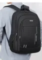 Detailansicht der Rückseite eines schwarzen Laptop-Rucksacks mit atmungsaktiven Trägern - Schwarz