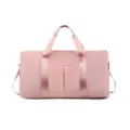 Vorderansicht einer minimalistischen rosa Sport- und Reisetasche mit großem Fassungsvermögen - Einheitsgröße / Rosa