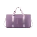 Vorderansicht einer lila Fitness-Reisetasche mit großem Fassungsvermögen und Griffen. - Einheitsgröße / Hellviolett