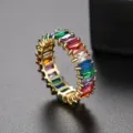 Elegante anillo chapado en oro con circonitas multicolores de talla baguette en colores del arcoíris - Talla 7 / Chapado en oro 18K