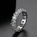 Elegante anillo de eternidad plateado con una banda completa de circonitas de corte ovalado - Estilo Blanco (T21D15) / Plateado / Talla 8