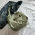 Bolso hobo informal verde salvia de gran capacidad con estampado 'Beach' para viajes - Estilo con Estampado de Letras / Talla única / Verde