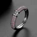 Anillo plateado con micropavé de circonitas rosas y una piedra central de corte baguette - Talla 7 / Rosa