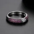 Elegante anillo plateado para mujer con micro-pavé de circonitas rosas y baguette - Talla 7 / Rosa rojo