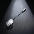 Eleganter Bären-Ansteckpin mit funkelnden Zirkonia und einer weißen Perlenimitation - Reversnadel Brosche (X17081016)