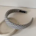 Détail d'un serre-tête en tissu vichy jaune et bleu avec étiquette fait main - Carreaux Jaune Bleu / 3cm