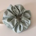 Chouchou géant en tissu vert menthe élégant avec élastique haute résistance pour femme - Cravate à cheveux / Vert Gris