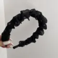 Detailed macro view of a black pleated mesh headband with wavy ruffles and inner teeth - Mesh Wavy Headband / Black
