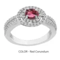 Anillo plateado elegante con un corindón rojo central y circonitas brillantes. - 6 / Piedra Principal Roja