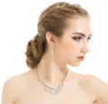Elegante conjunto de joyas para novia con collar de gotas de cristal y pendientes - Solo Collar (Sin Pendientes) / Blanco