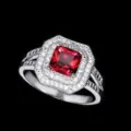 Elegante anillo de plata con circón rojo cuadrado y doble halo de piedras. - Talla 6 / Rojo