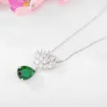 Elegante collar de flores con una gema verde en forma de pera y circonitas blancas - Green Style (T11C14) / Verde