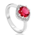Elegante anillo de latón plateado con cristal rojo vibrante y circonitas brillantes. - Talla 9 / Rojo