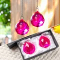 Facettierter magentafarbener Kristall-Regenbogenfänger im Geschenkkarton - Einzelstück / Fuchsie