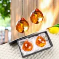 Funkelnder orangefarbener facettierter Kristallkugel-Prismen-Sonnenfänger für Fenster - Einzelstück / Champagner