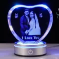 3D laser gegraveerd hart kristal met LED voet voor huwelijksverjaardag cadeau - "I Love You" Huwelijksstijl (Witte voet)