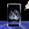 Eleganter 3D-lasergravierter Zwillinge Sternzeichen Kristallwürfel für Schreibtisch Deko - Zwillinge / 50*50*80 Kristallwürfel