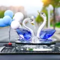 Elegante cigno di cristallo blu per cruscotto auto decorazione d'interni e pace - Blue Leucorband Blue White Balloon with Diamond Anti-skid Mat