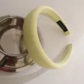 Serre-tête en éponge rembourré large jaune crème pour femme avec étiquette faite à la main - Jaune