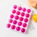 Set aus 20 leuchtend rosa lichtdurchlässigen Glasmurmeln in einer weißen Kunststoffschale - 20 Stück Packung / Hellrosarot