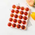 Set aus 20 bernsteinfarbenen Kristallglasmurmeln in einer weißen Schale - 20 Stück Packung / Orange