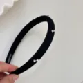 Elegante diadema acolchada negra con delicados adornos de pequeños lazos brillantes - Lazo Strass Rosa / Negro