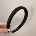 Serre-tête noir rembourré avec motif de cœur floqué pour un coiffage élégant et raffiné - Version Étroite / Coeur Noir