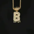 Colgante letra B de oro con corona y efecto de goteo en una cadena de cuerda trenzada - Estilo Letra B (N21030201-B) / Dorado