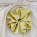 Chouchou élégant en satin jaune à pois noirs pour une coiffure à la mode - Chouchou / Jaune à Pois