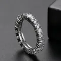 Anillo de eternidad hip hop plateado con una fila completa de circonitas cúbicas claras - Talla 6 / Plata con pedrería blanca