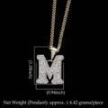 Collar con colgante de letra M en oro y circonitas cúbicas, estilo hip-hop helado - Letra M / Dorado