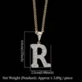Collar con colgante letra R con micro circonitas engastadas en acabado dorado brillante - Letra R / Dorado