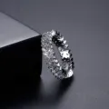 Elegante anillo geométrico plateado con doble fila de circonitas talla baguette - Talla 7 / Plateado (Zirconia Clara)