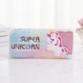 Lindo estuche de felpa arcoíris con parche de unicornio con purpurina rosa suave - Arcoíris
