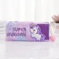 Estuche de unicornio de peluche con piel sintética de colores y pompón rosa - Púrpura
