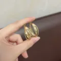 Elegante zweilagige goldene Creolen mit minimalistischem geometrischem Crossover-Design. - Geometrisches Doppelreifen-Stil mit Kreuzung (E5368) / Gold