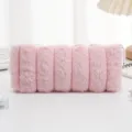 Estuche rosa de pelo de conejo sintético con textura de rayas y cierre de cremallera - Rosa