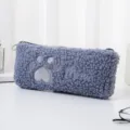 Grazioso astuccio in pile grigio con ricamo zampa di gatto e scritta Meow, carino - Grigio