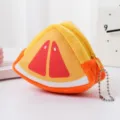 Dettaglio del portamonete in peluche a forma di fetta d'arancia triangolare con cerniera - Stile Arancia / Arancia Triangolare