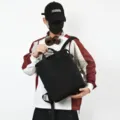 Mochila negra minimalista de gran capacidad con asas superiores y correas ajustables - 6 / Negro