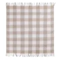 Detalle de una suave manta de felpa a cuadros con borlas de flecos en beige y blanco - 185x130cm / Caqui