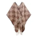 Détail d'un poncho épais en mohair à carreaux avec texture douce et longues franges - 165x125cm / Carreaux Marron Kaki