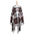 Ethno-Stil karierter Kapuzen-Poncho mit Hornknopf und Fransen in Braun und Weiß - Kaffee / 180x80cm