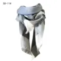 Morbida sciarpa in finta cashmere con un classico motivo a quadri grigi e bianchi - Quadretti Grigio Blu Chiaro (SD-11#) / 140x140x210CM